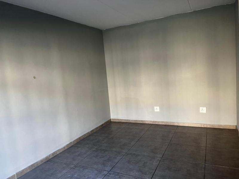 2 Bedroom Property for Sale in Kannoniers Park North West